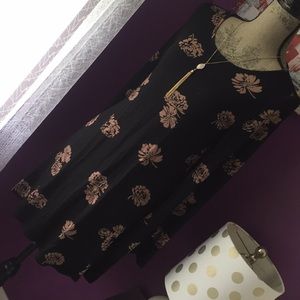 Black dress wig flower design